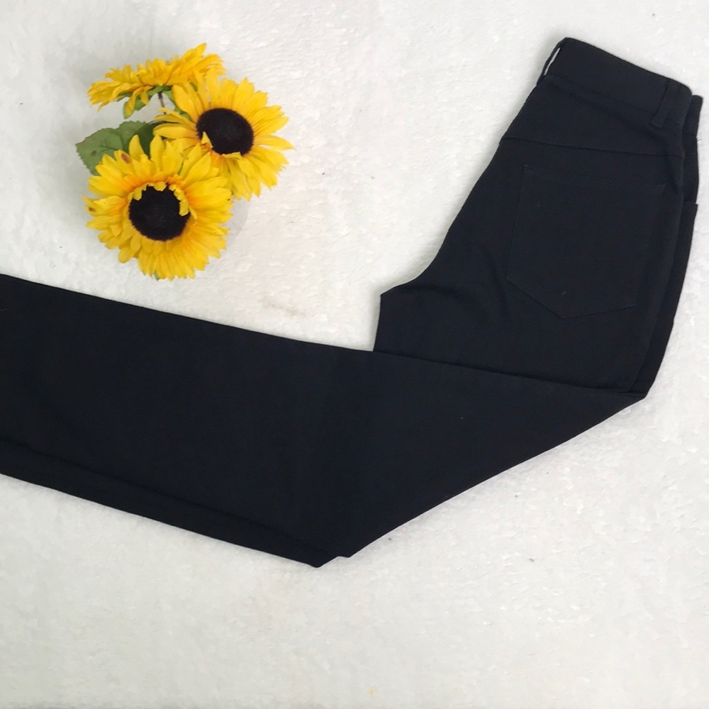 St. John Signature High Waist Jeans - Picture 4 of 6
